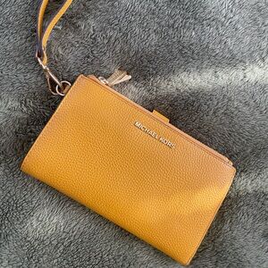 Michael Kors Jet Set Leather Wristlet Smartphone Wallet